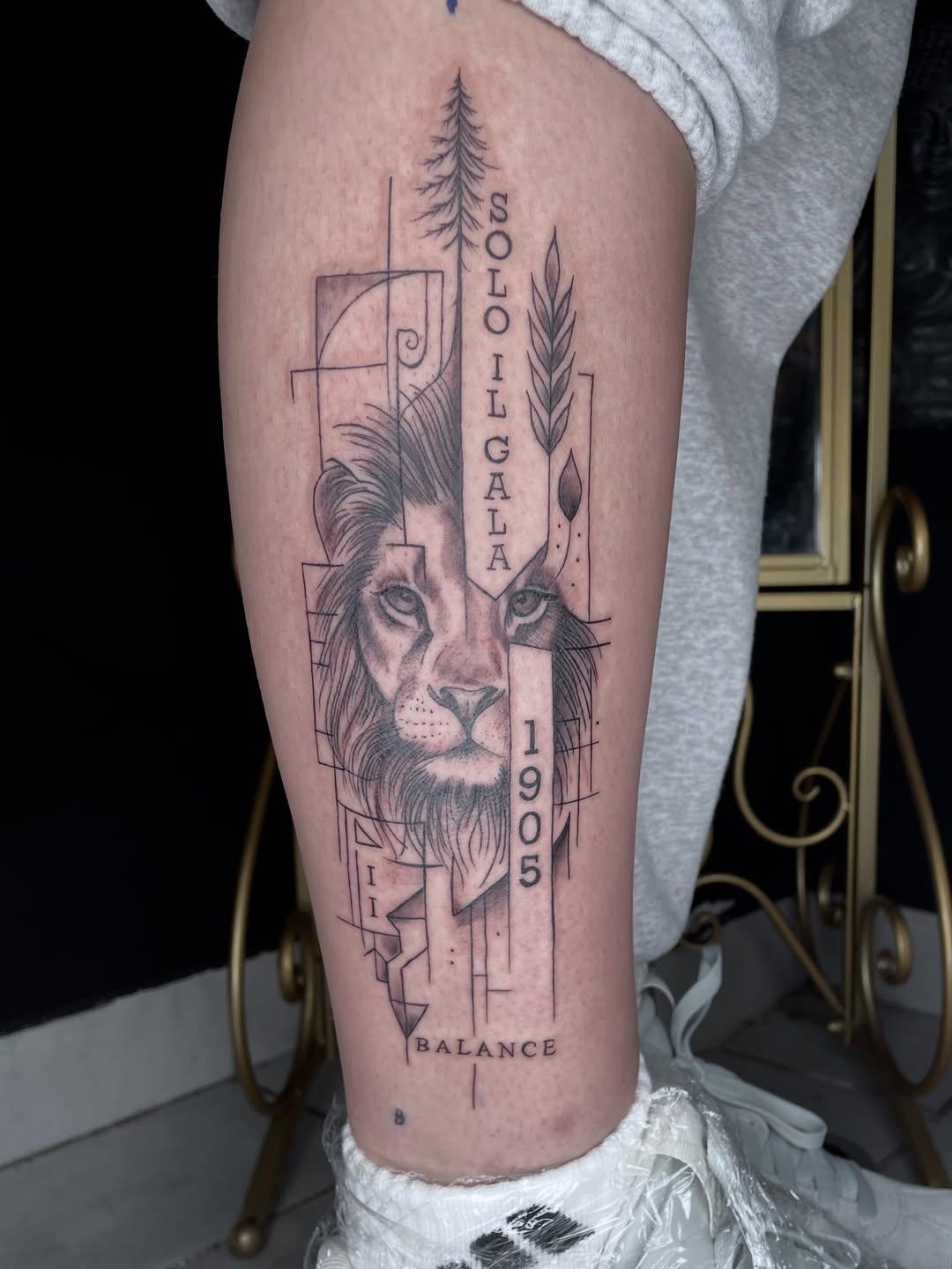 Tatouage Yeux avec cils détaillés — dumantattoo