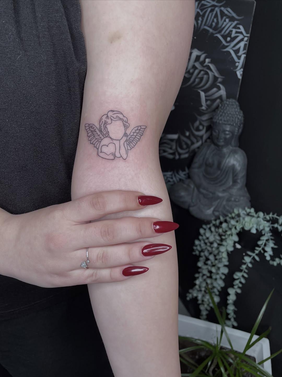 Tatouage Ailes minimalistes — dumantattoo