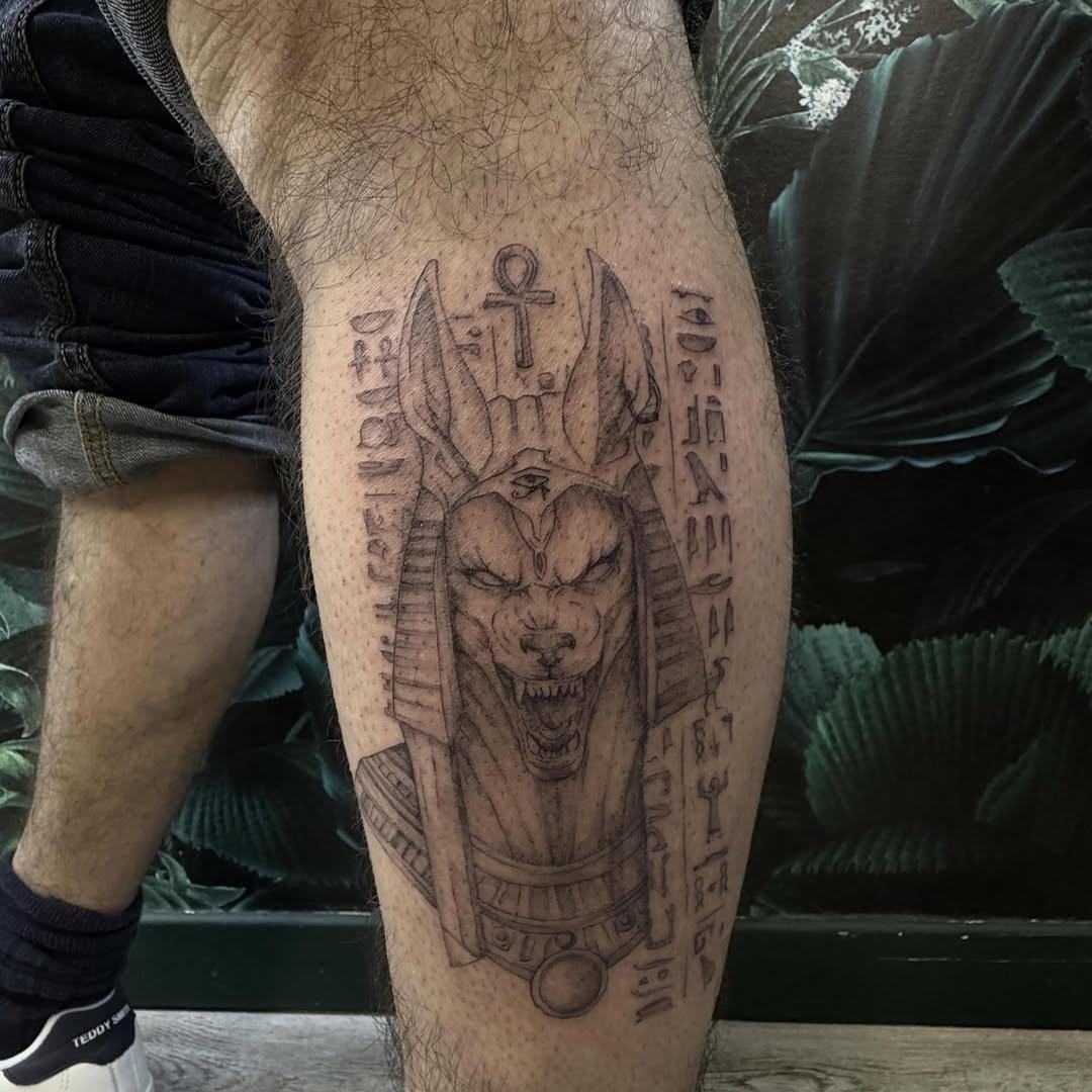 Tatouage Anubis dieu égyptien — l_aiguilleuse