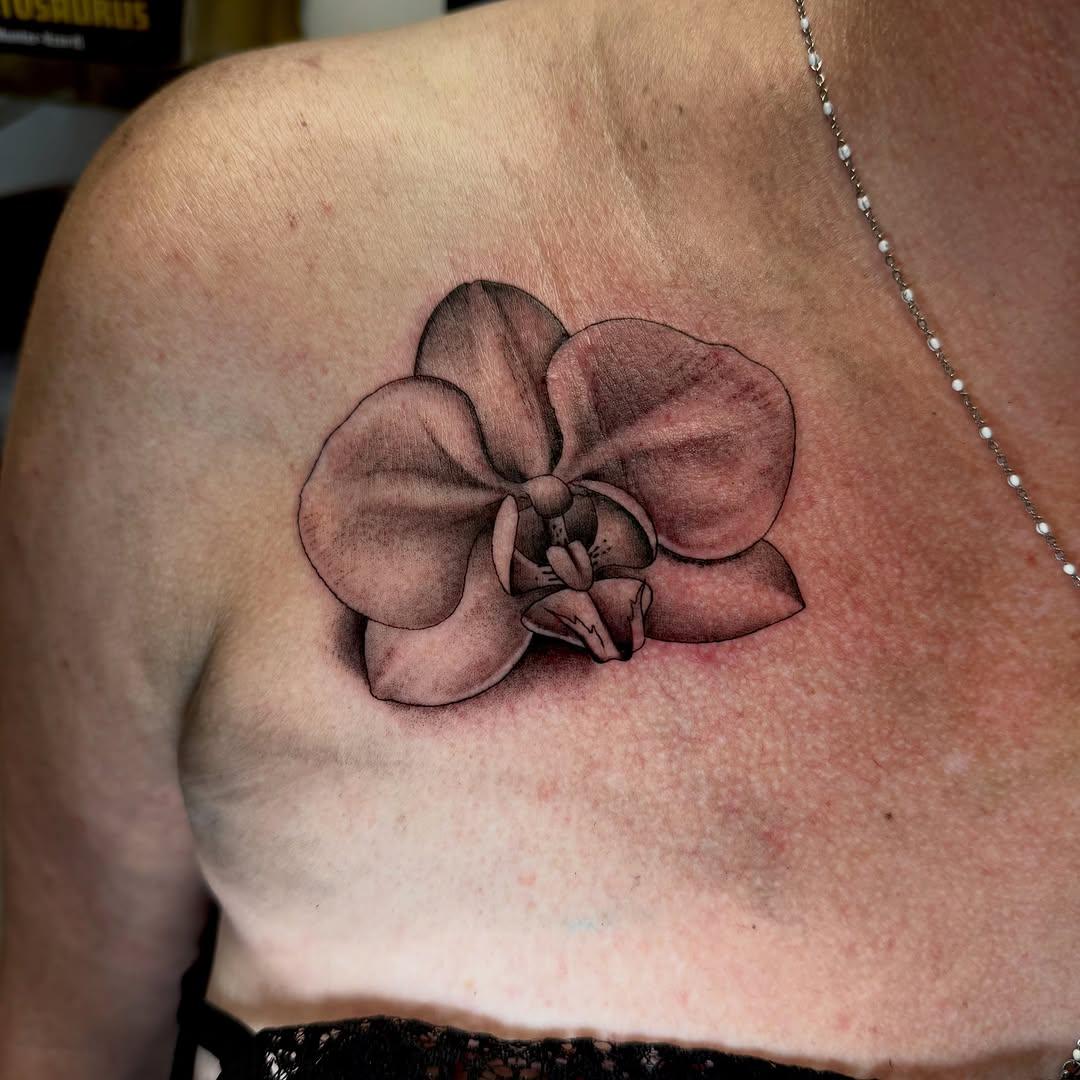 Tatouage Orchidée fineline — geoff_sin_tattoo