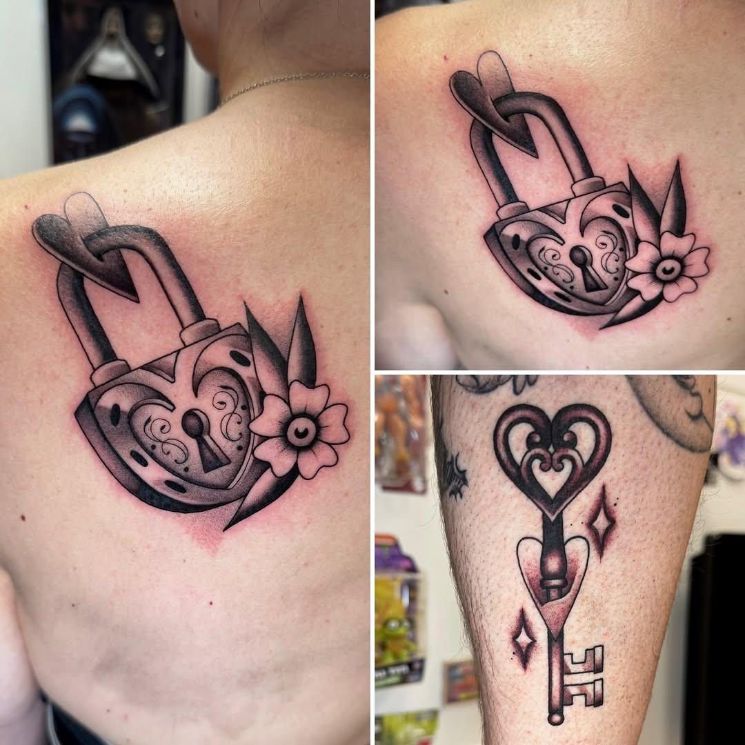 Tatouage Matching lune sourire — geoff_sin_tattoo