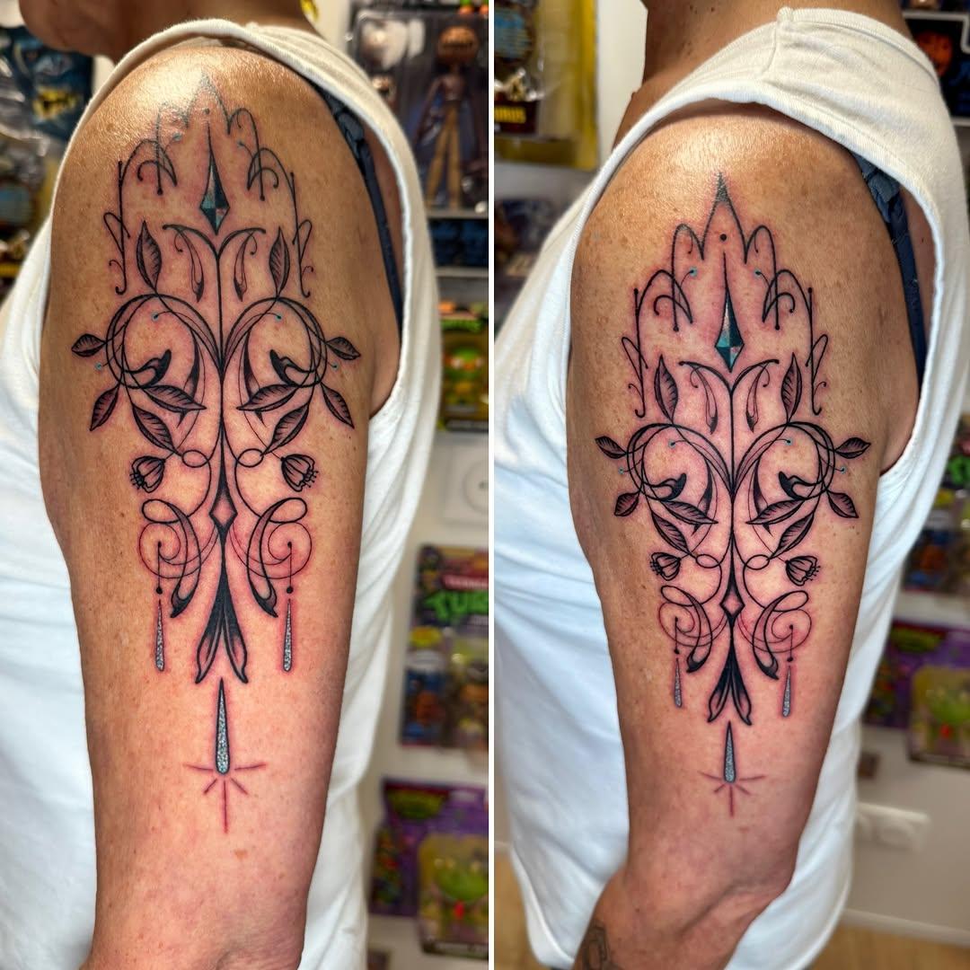 Tatouage Ornamental symétrique coloré — geoff_sin_tattoo