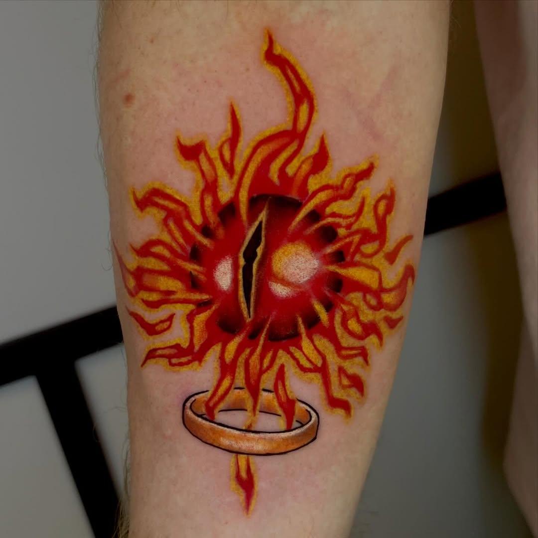 Tatouage Oeil de Sauron — laenainkward