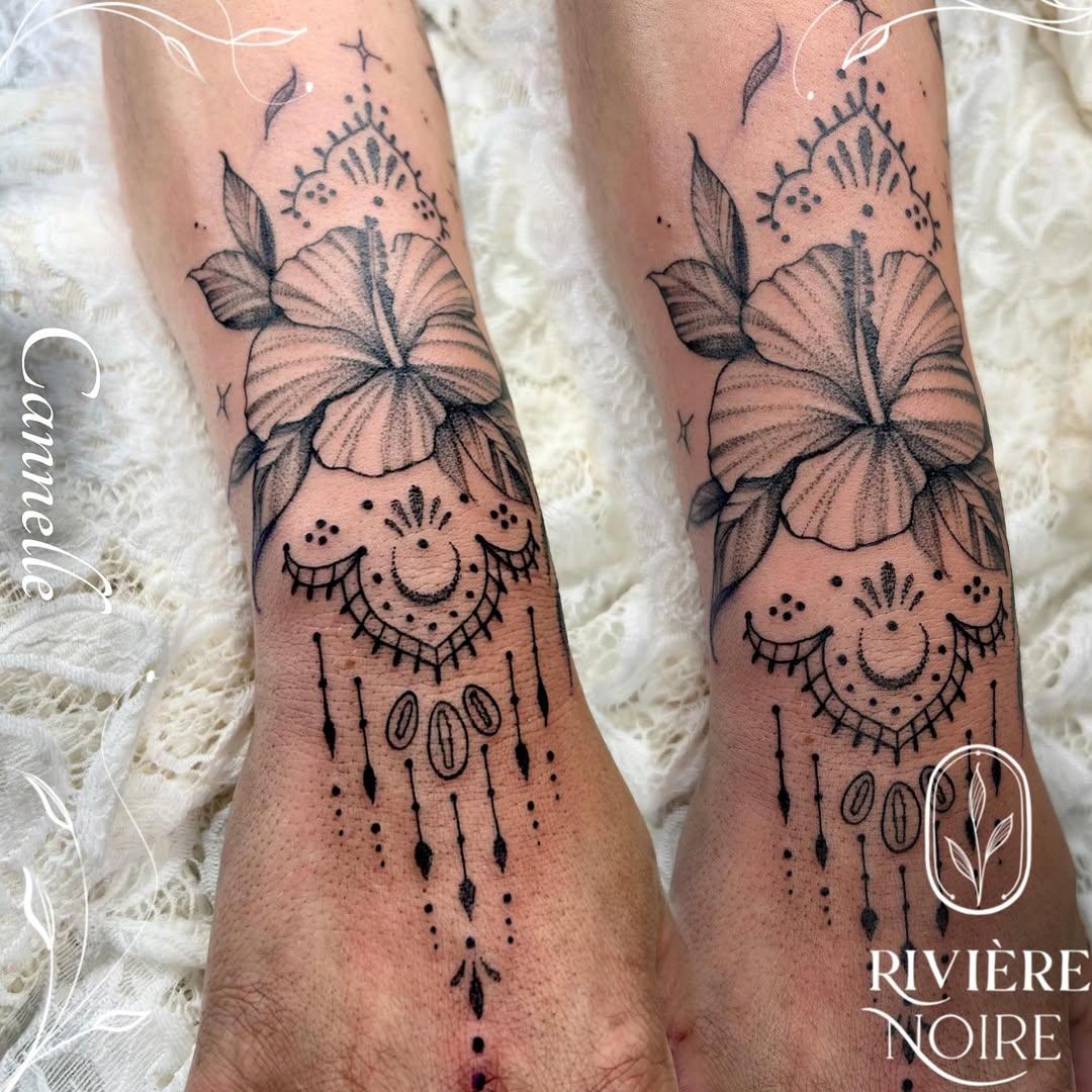 Tatouage hibiscus et ornements réunionnais — cannelle.r