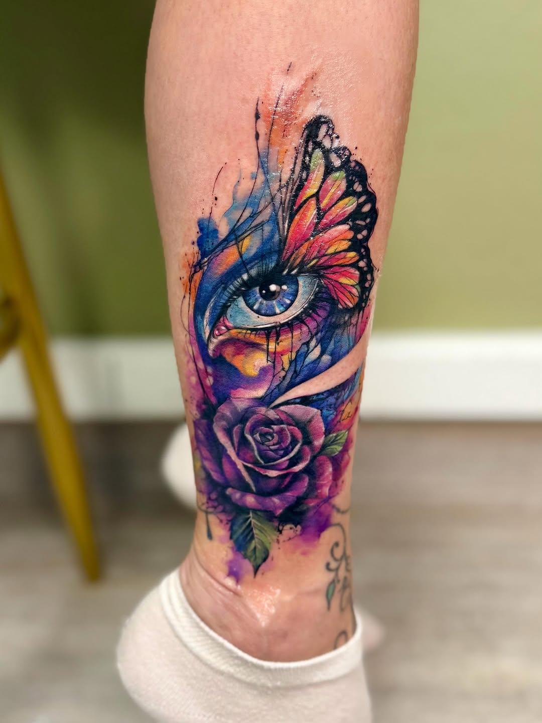 Tatouage oeil papillon cover-up — rosered_tattoo