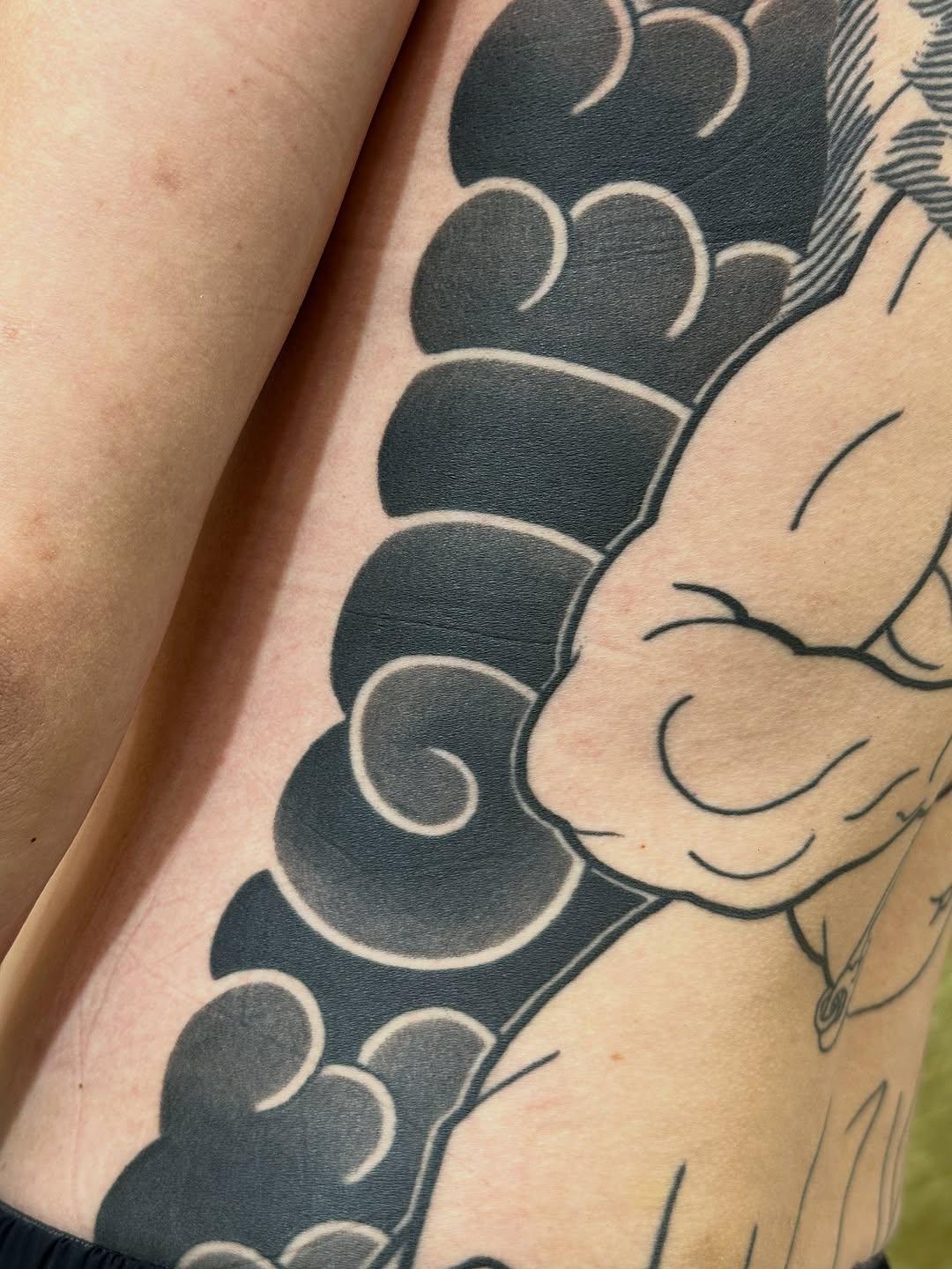Tatouage Nuages/vagues en style japonais — diaozuo