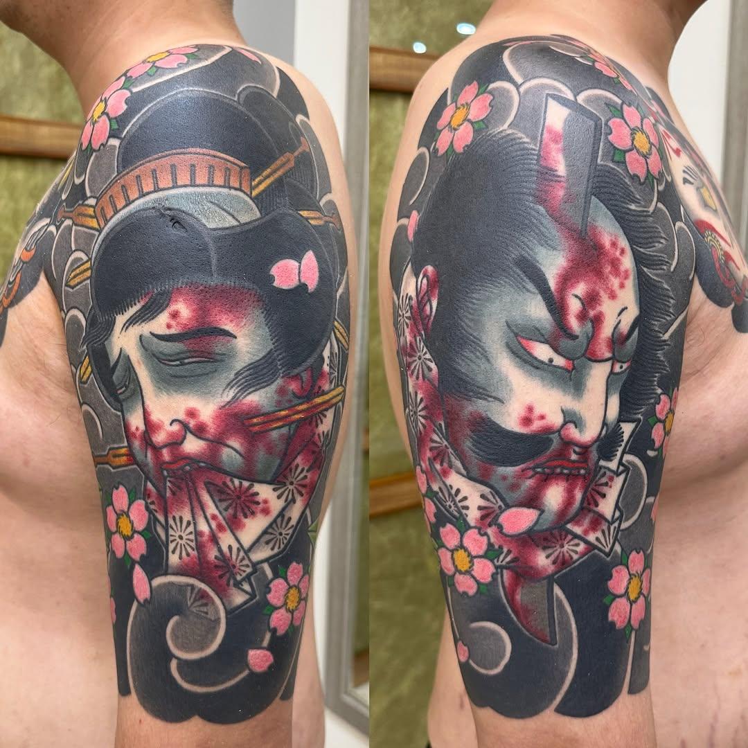 Tatouage Visages masqués avec fleurs — diaozuo