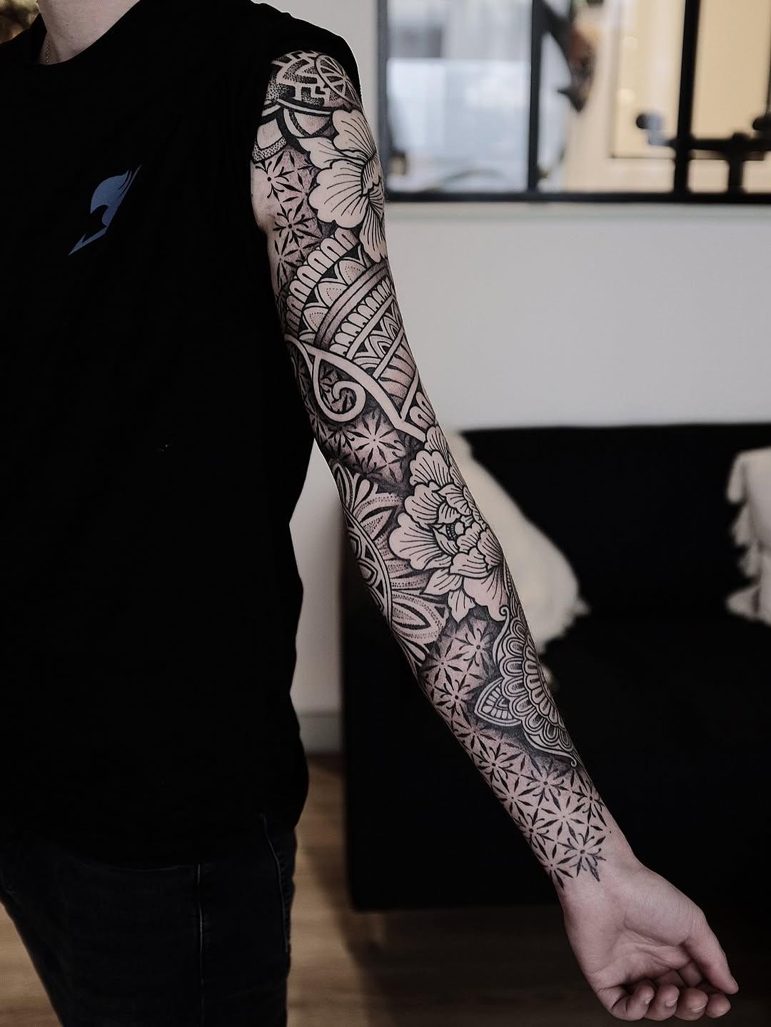 Tatouage Bras complet ornemental — oboy_tattoo
