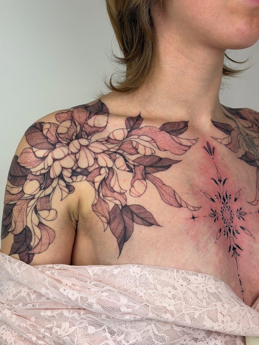 Tatouage Chrysanthèmes et ornement — pocahinktas
