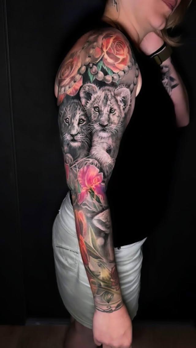 Tatouage Lionceaux réalistes cicatrisés — eternal_ink_beaugency