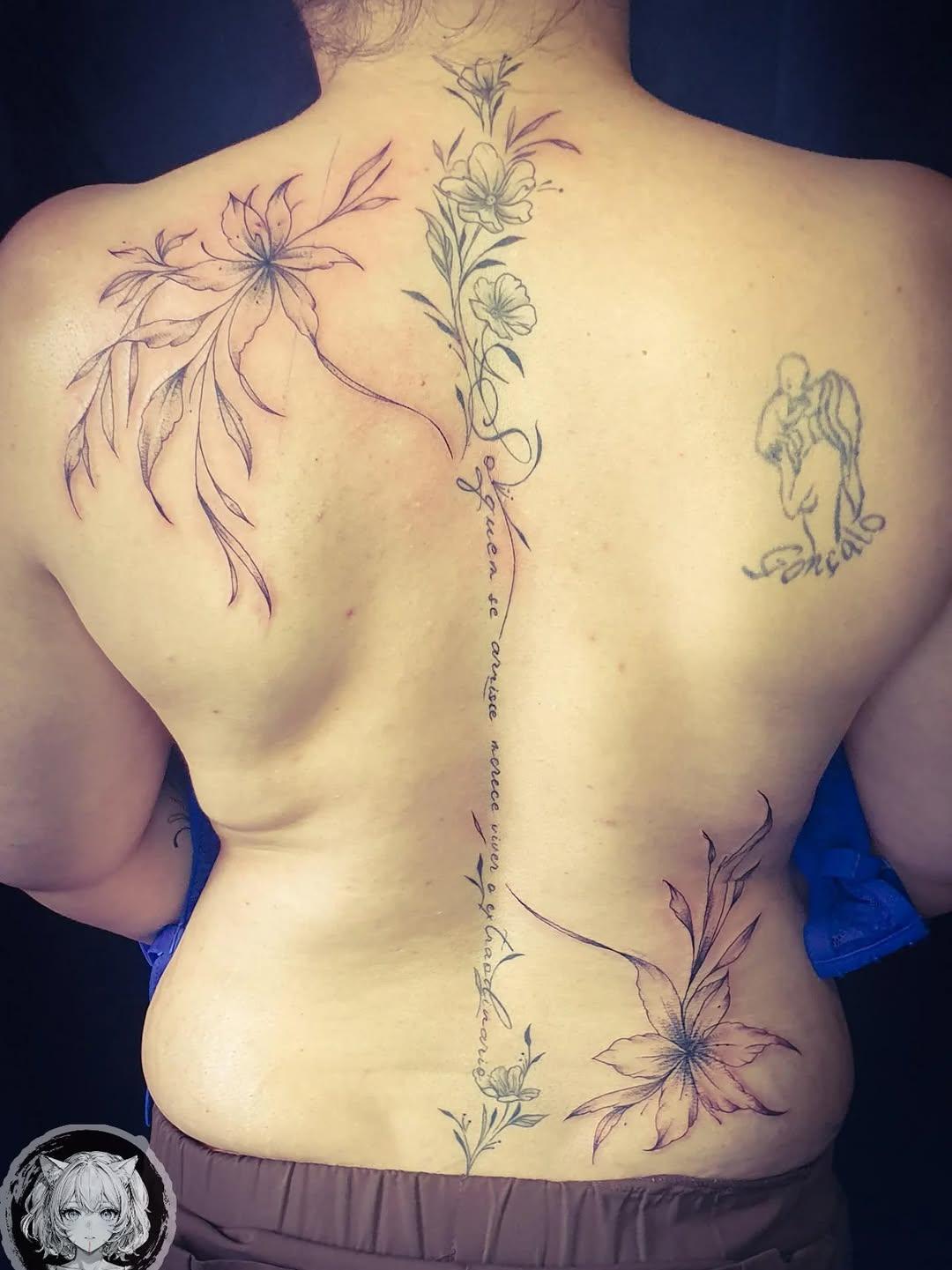 Tatouage lotus et fleurs dos complet — bulle2c_tattoo