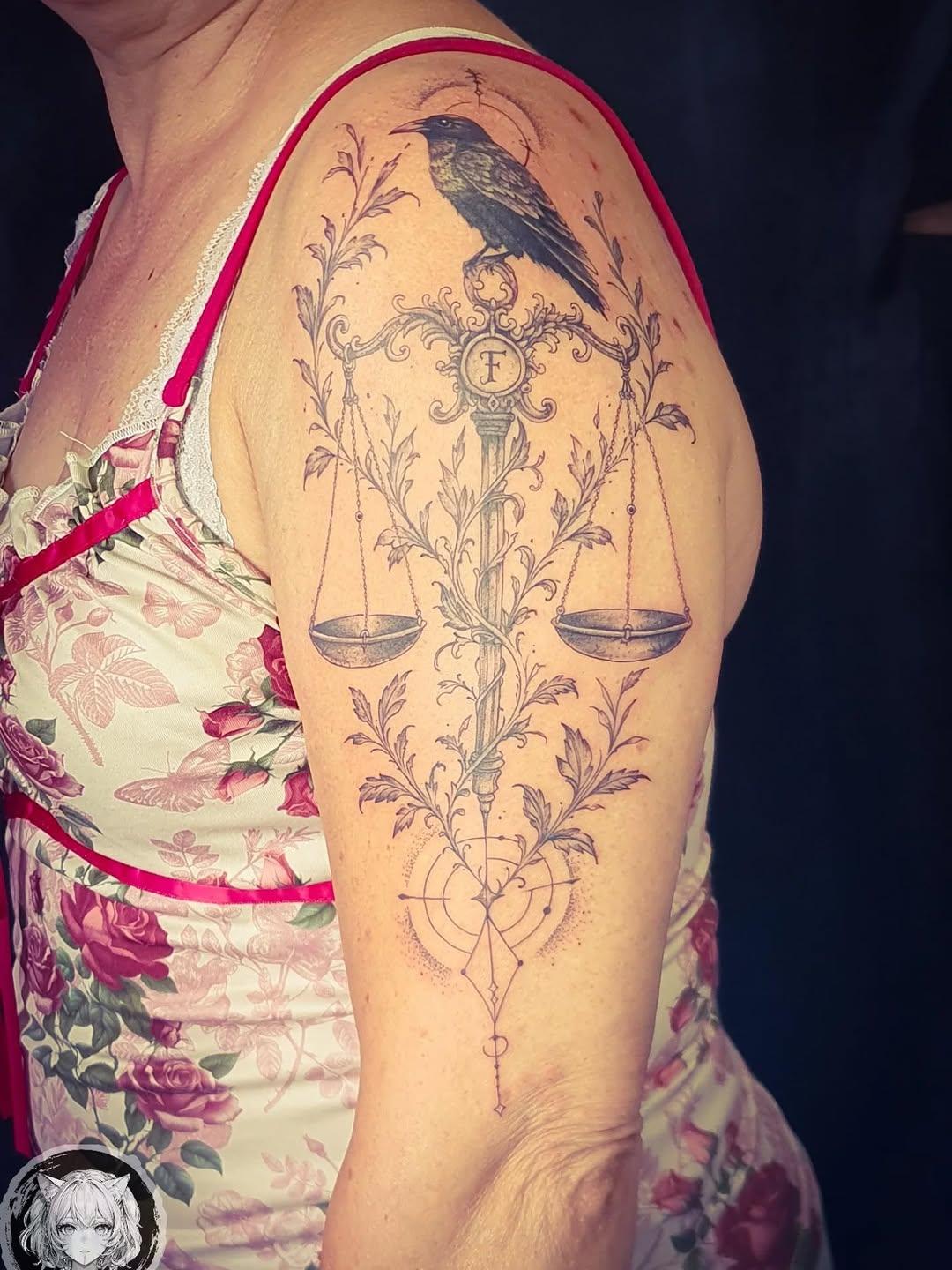 Tatouage balance ornementale et oiseau — bulle2c_tattoo