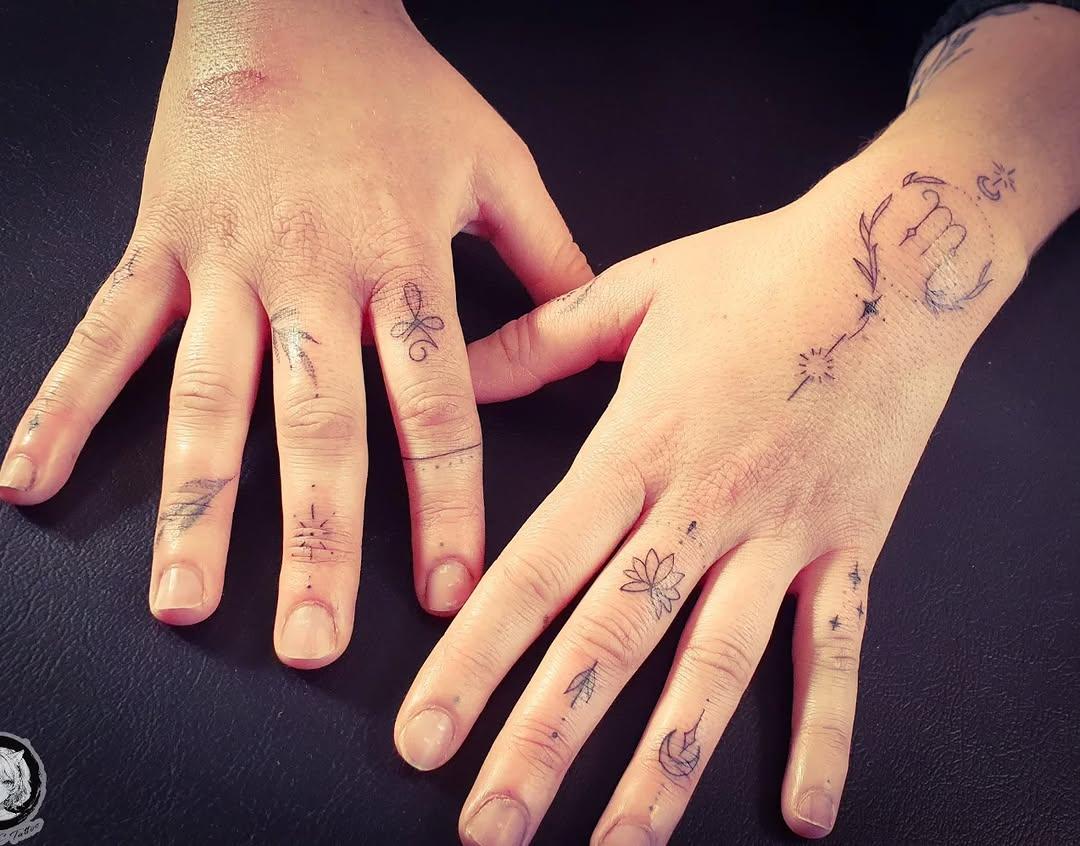 Tatouage motifs délicats mains — bulle2c_tattoo