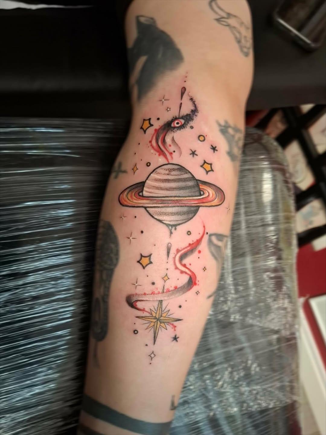 Tatouage Planète cosmique psychédélique — yannickdelaval