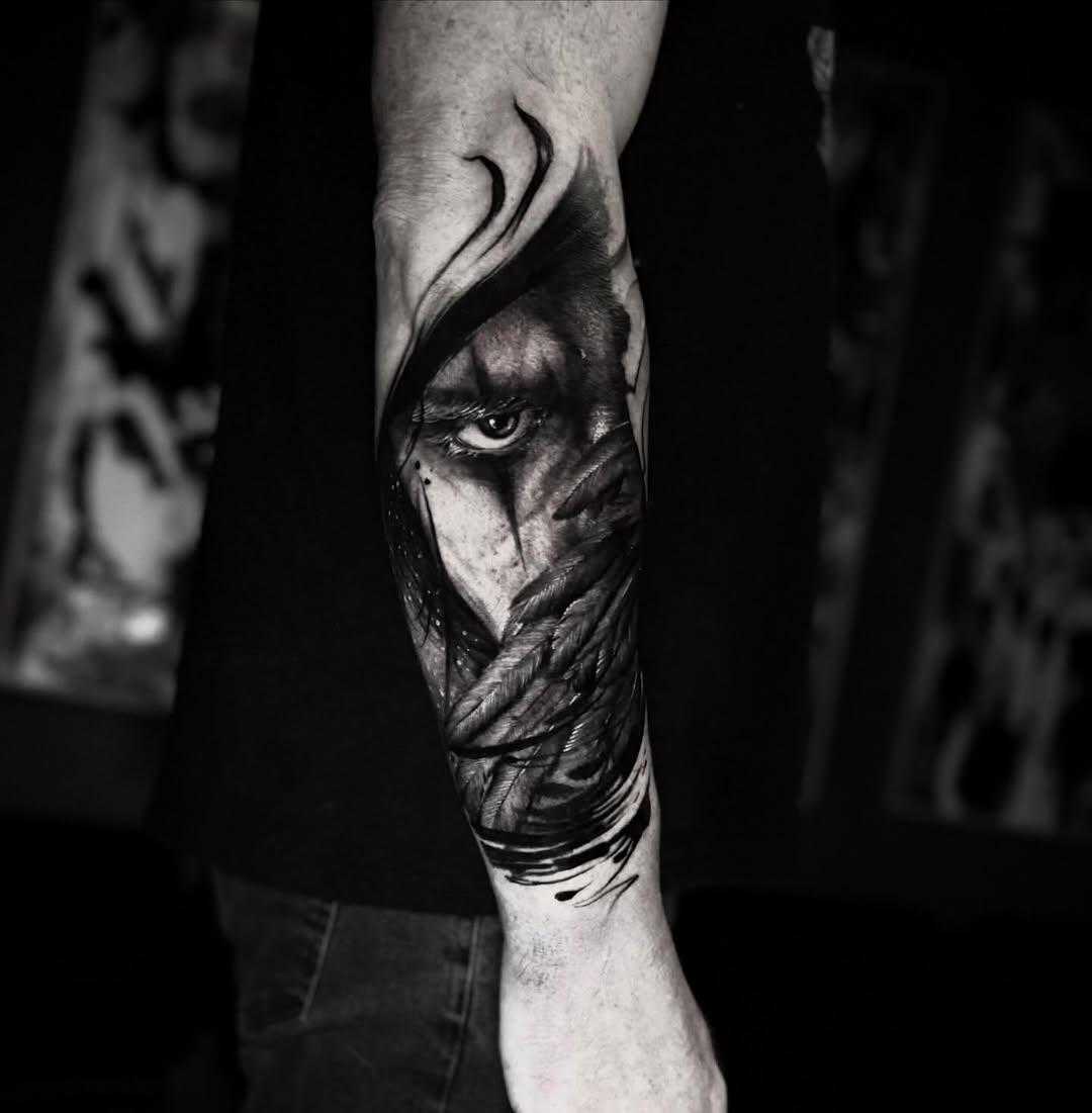 Tatouage mollet oiseau réaliste — trashy_le_salon