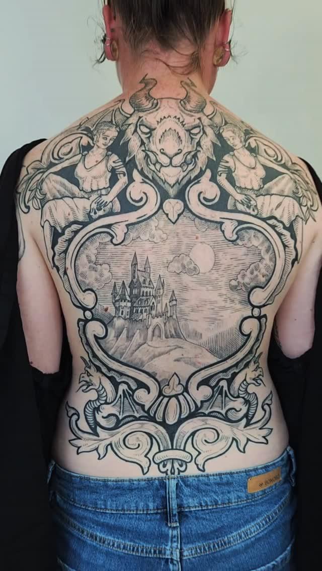 Tatouage château fantaisie ornementé — sowolf_tattoo