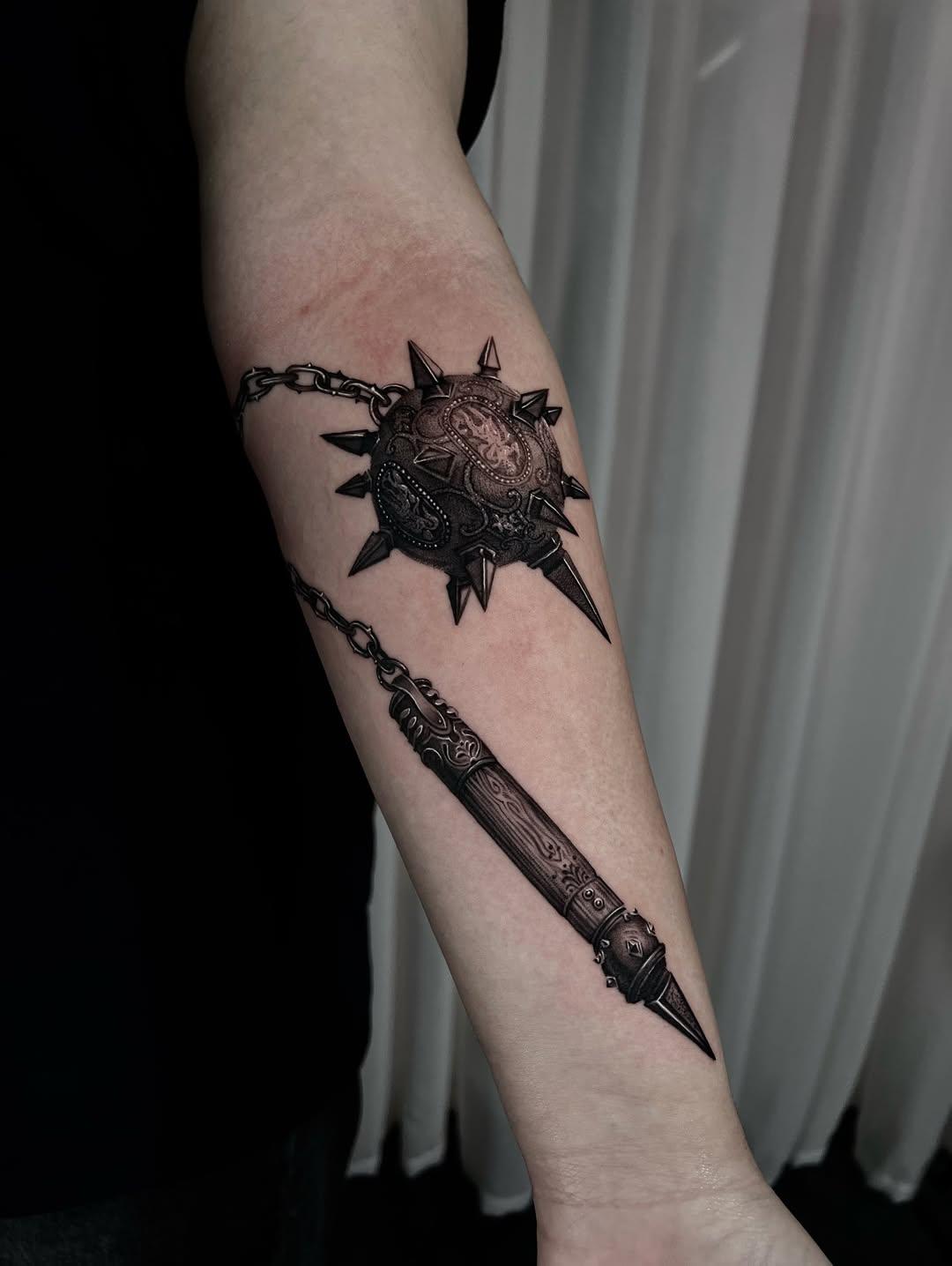 Tatouage Épée ornementale et boule épineuse — niv.tatts
