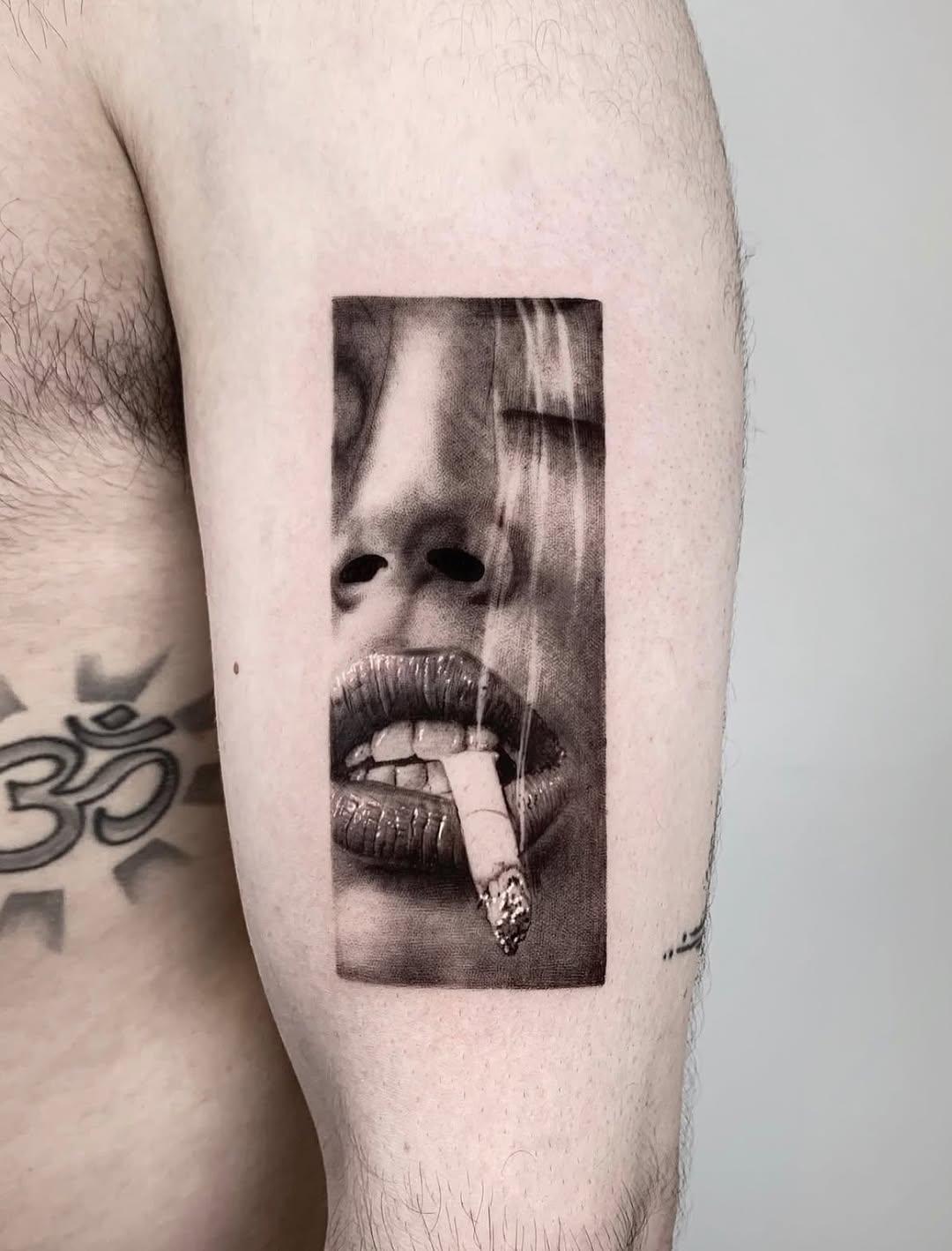 Tatouage Portrait femme fumant — niv.tatts