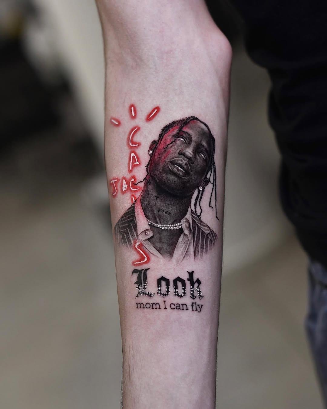 Tatouage Portrait Travis Scott néon — niv.tatts