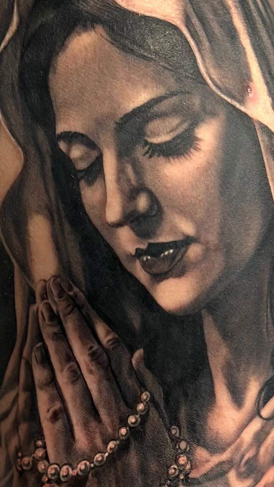 Tatouage Sainte Vierge réaliste — tchoum_tattoo_art
