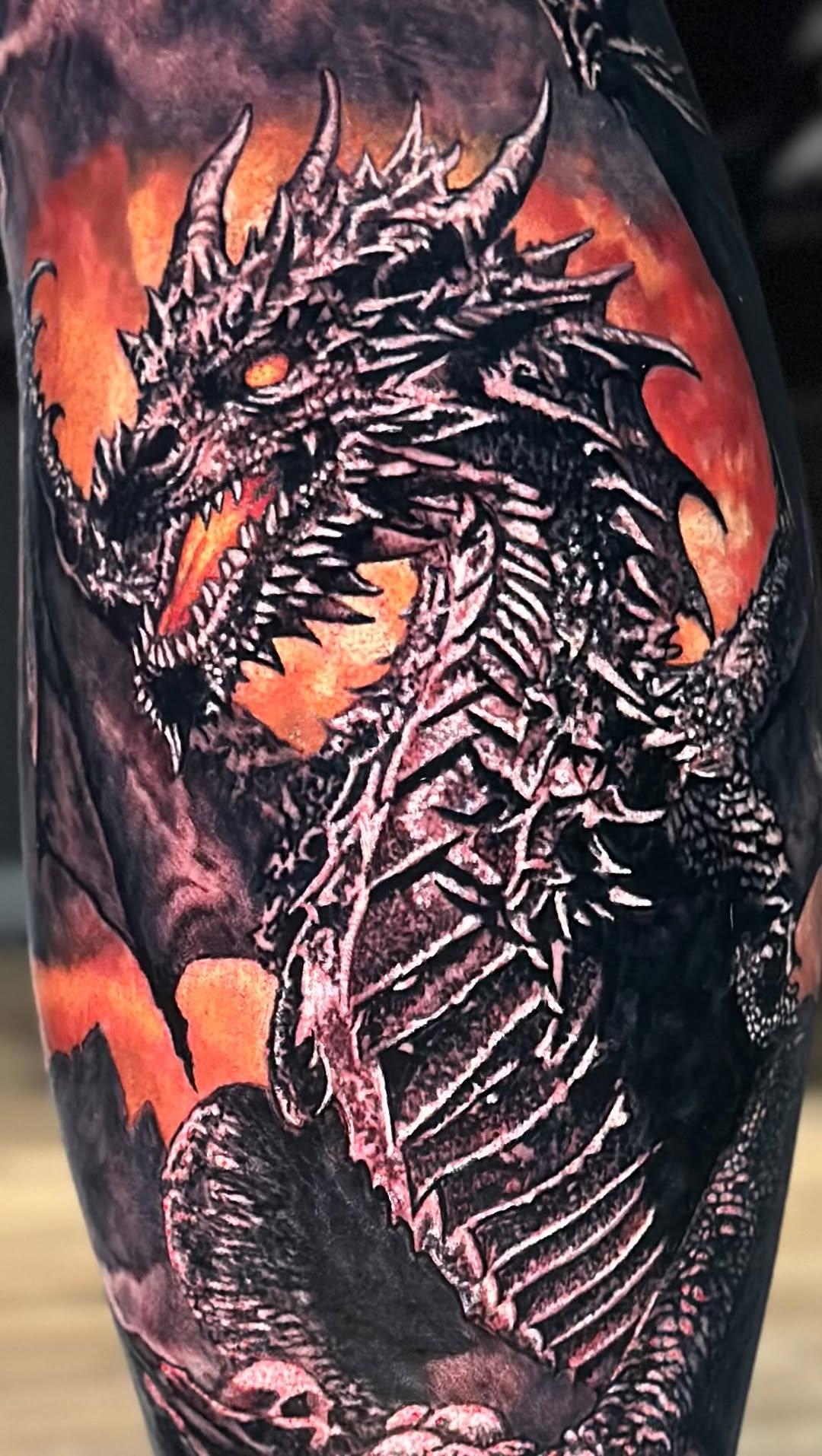 Tatouage Dragon réaliste — tchoum_tattoo_art