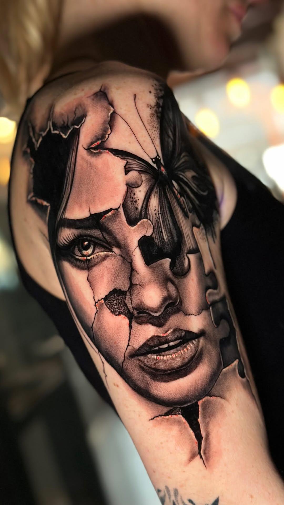 Tatouage Papillon réaliste — tchoum_tattoo_art