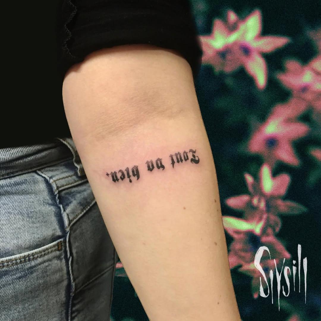 Tatouage Lettrage tout va bien — slysill
