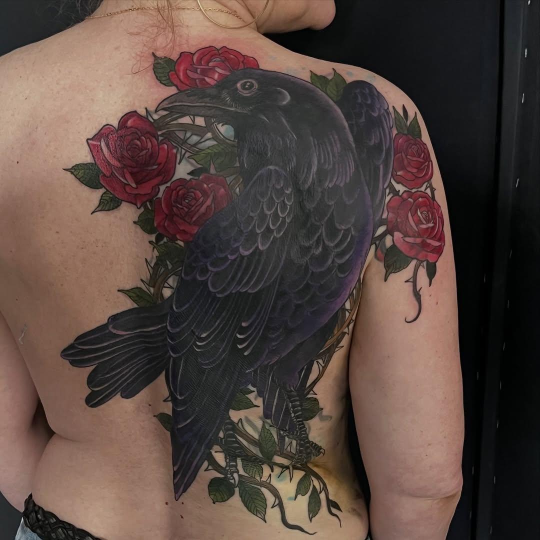Tatouage Corbeau et roses cover-up — rudewaterzooi