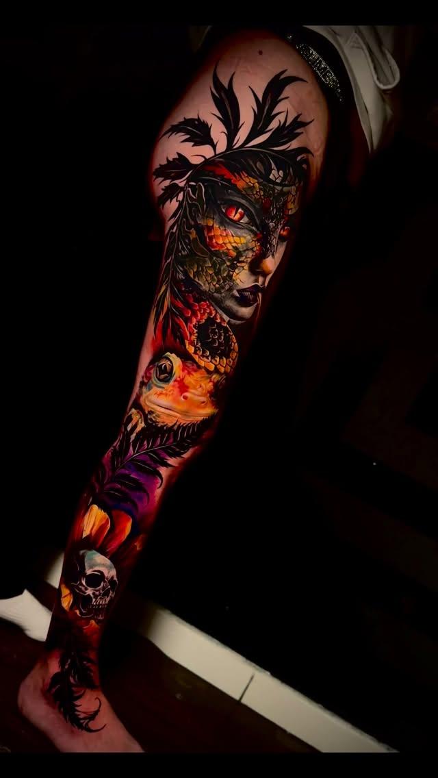 Tatouage Serpent mue transformation — siobhan.darch