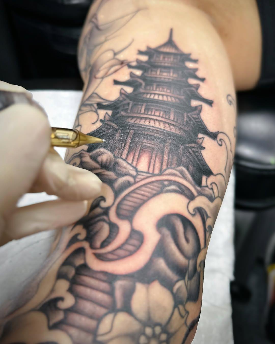 Tatouage temple japonais — monsieur.custom