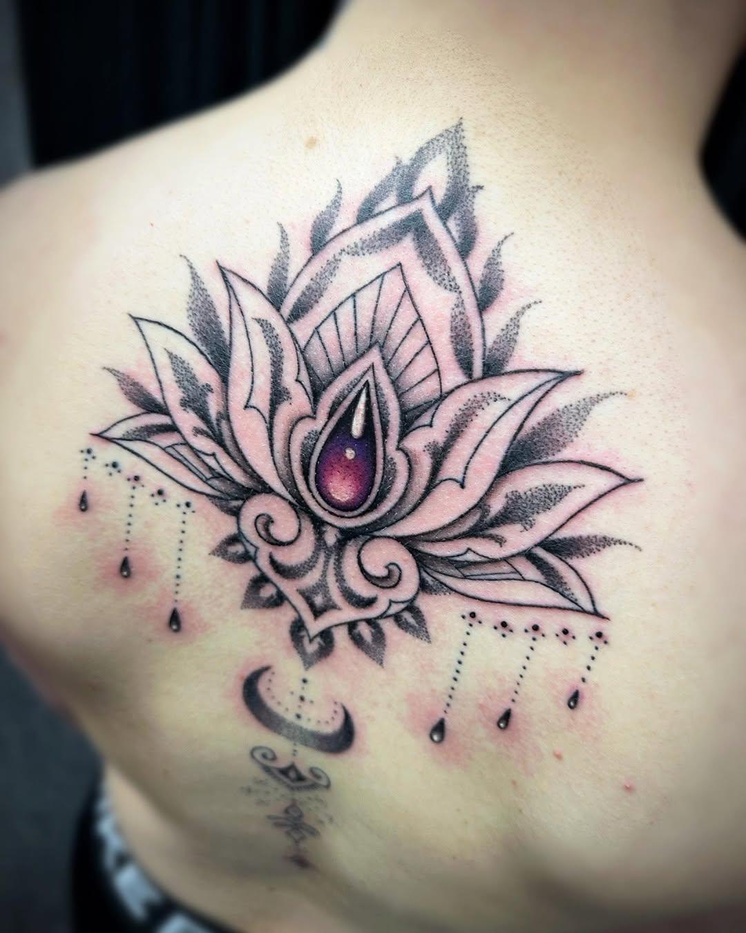 Tatouage fleur lotus ornementale — monsieur.custom