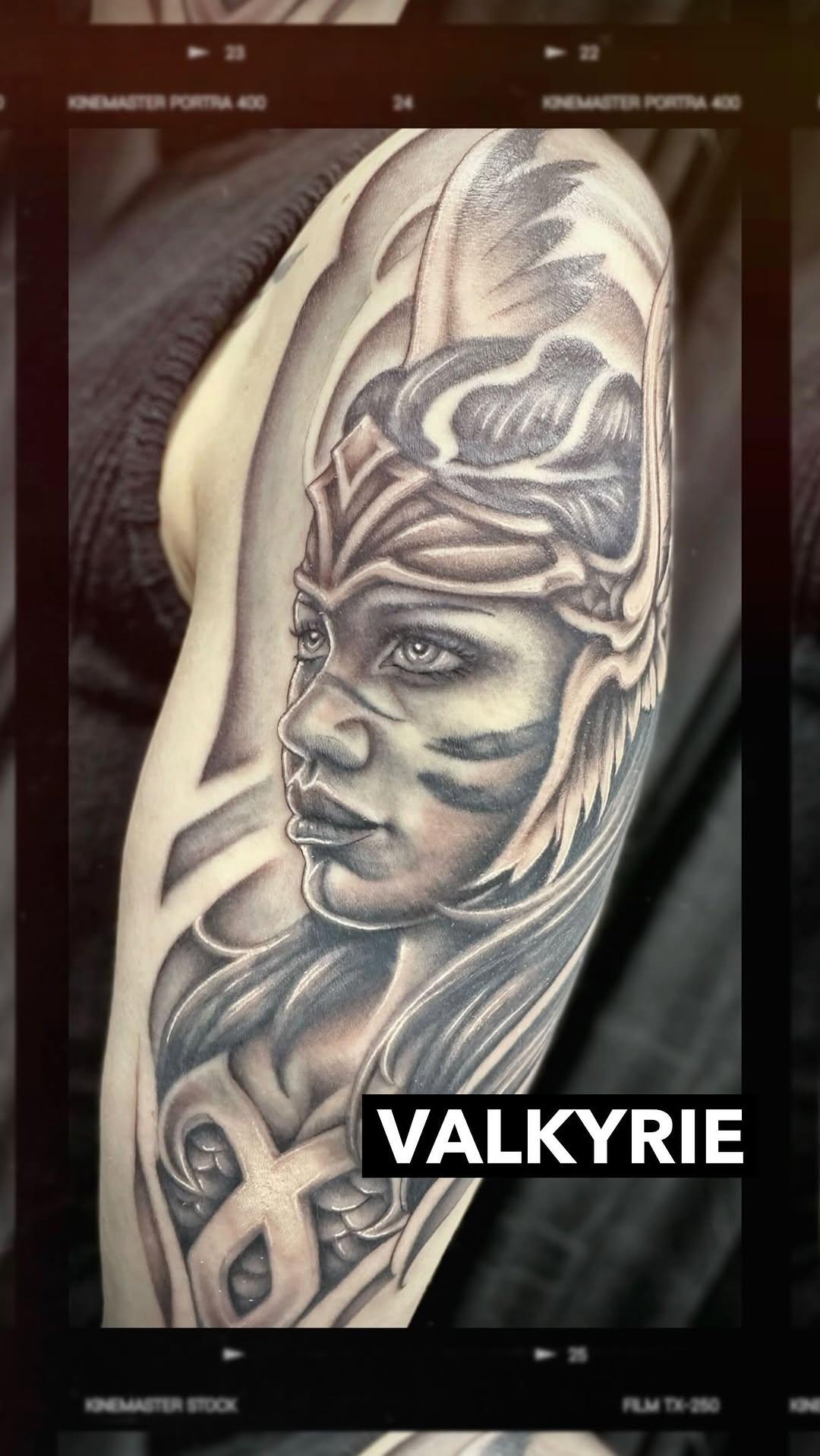 Tatouage valkyrie réaliste — monsieur.custom