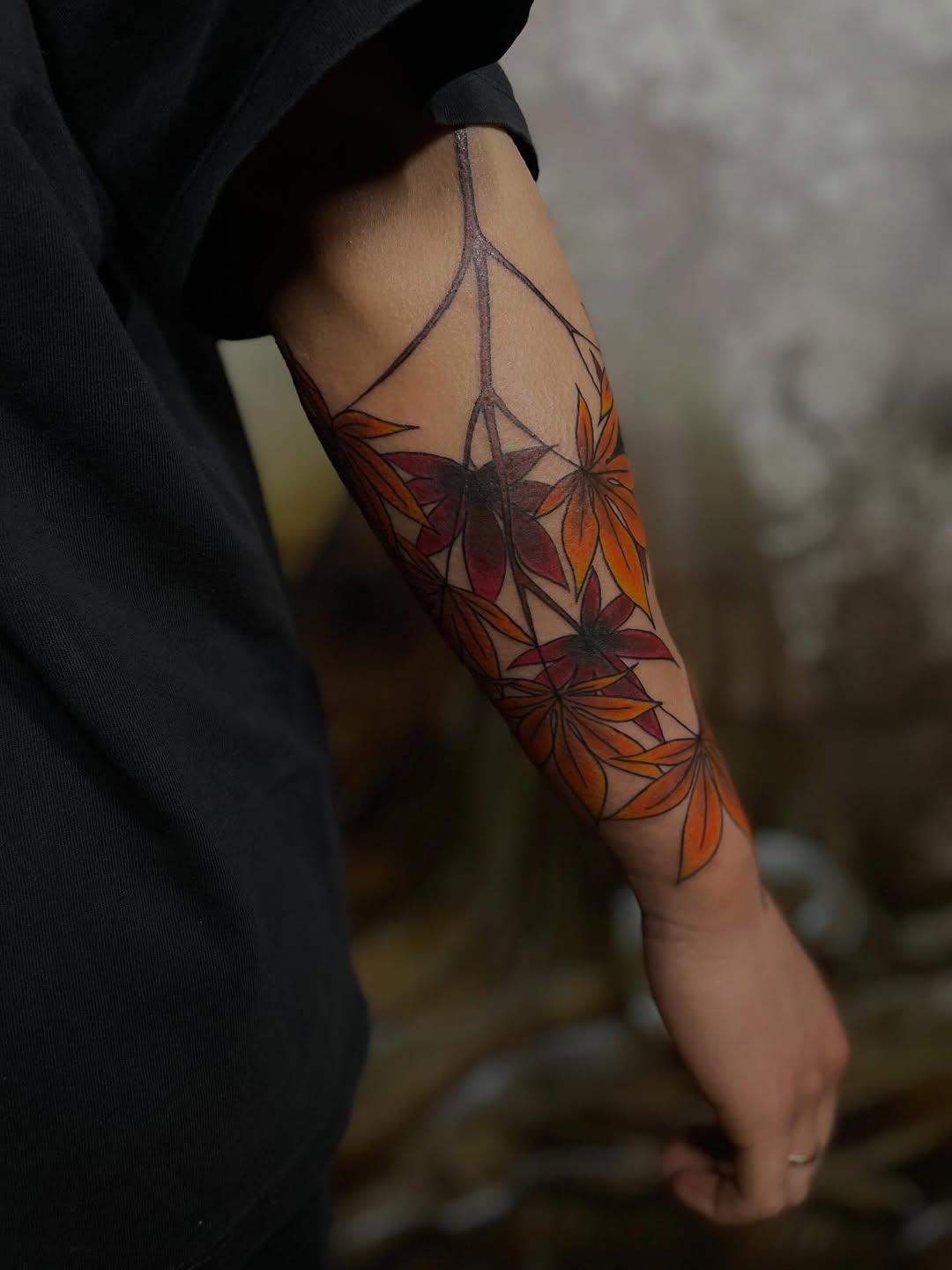 Tatouage Momiji feuille érable — monsieurvang_tattoo