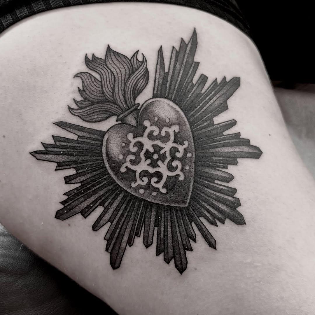 Tatouage coeur sacré avec ailes — petitgredin