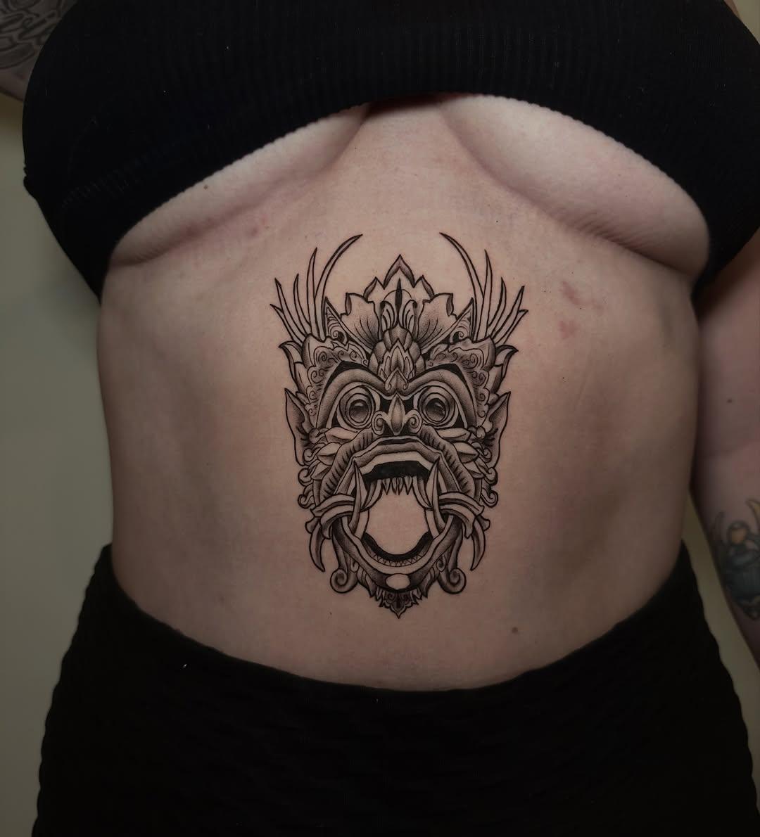 Tatouage masque démon ornemental — lance.regis
