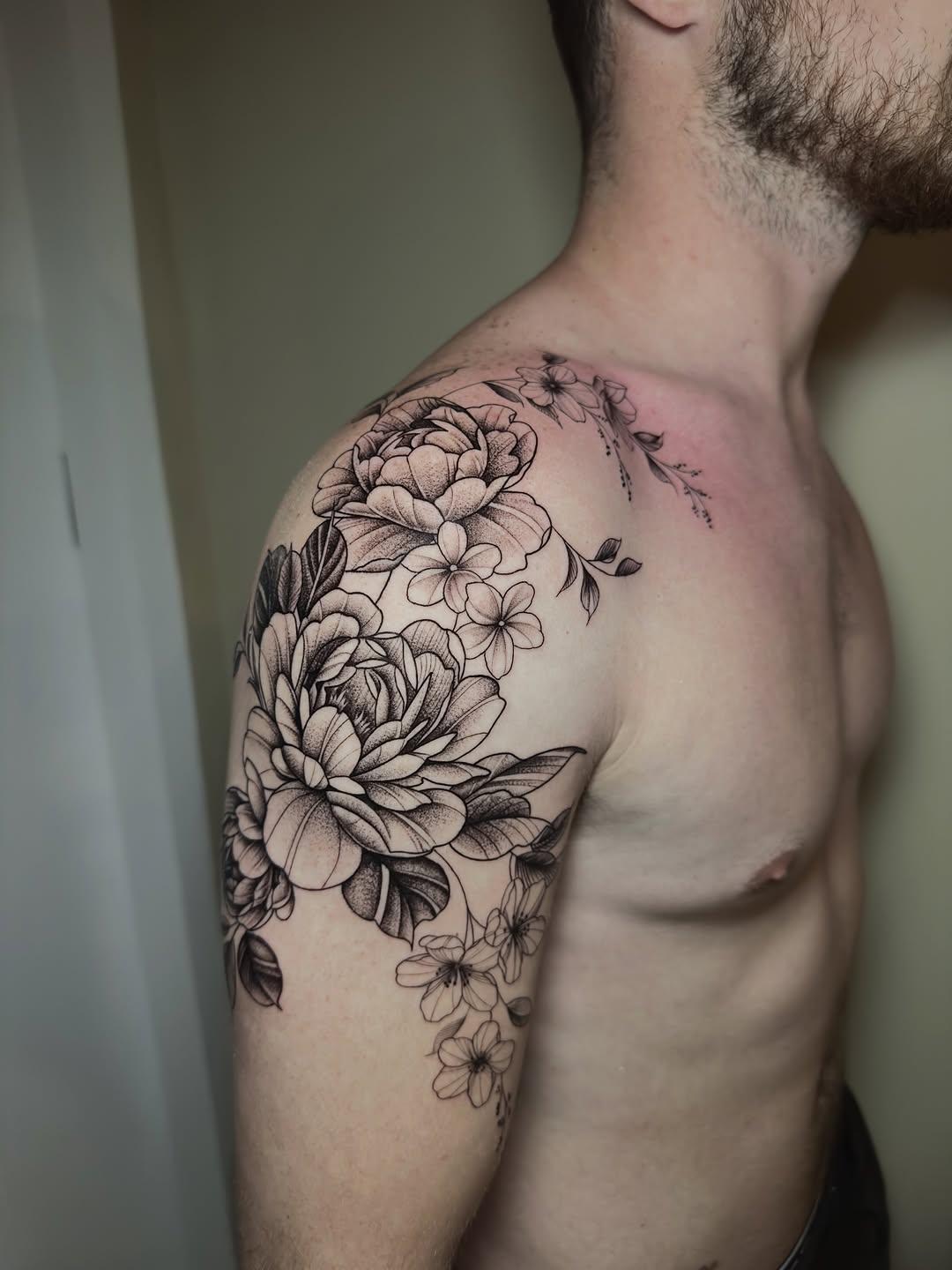 Tatouage fleurs pivoine — lance.regis