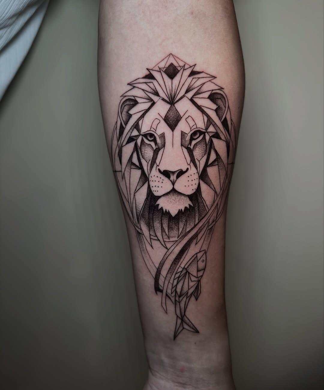 Tatouage lion géométrique — lance.regis