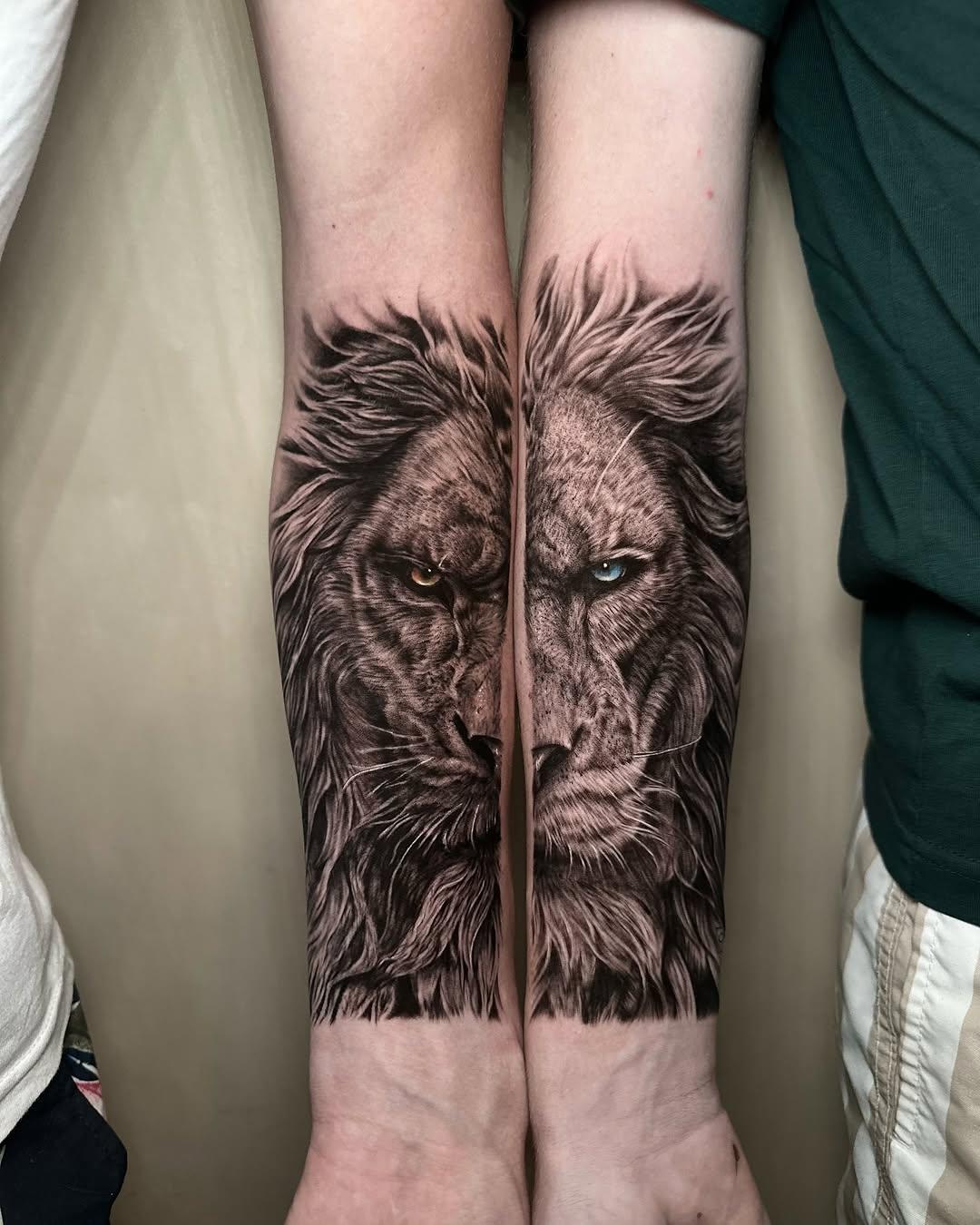 Tatouage portrait lion dédoublé — lance.regis