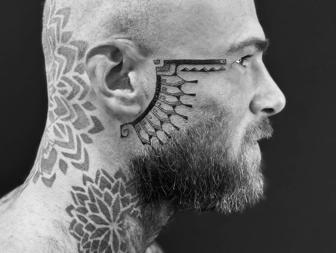 Tatouage Tatau visage et cou — moanatoa