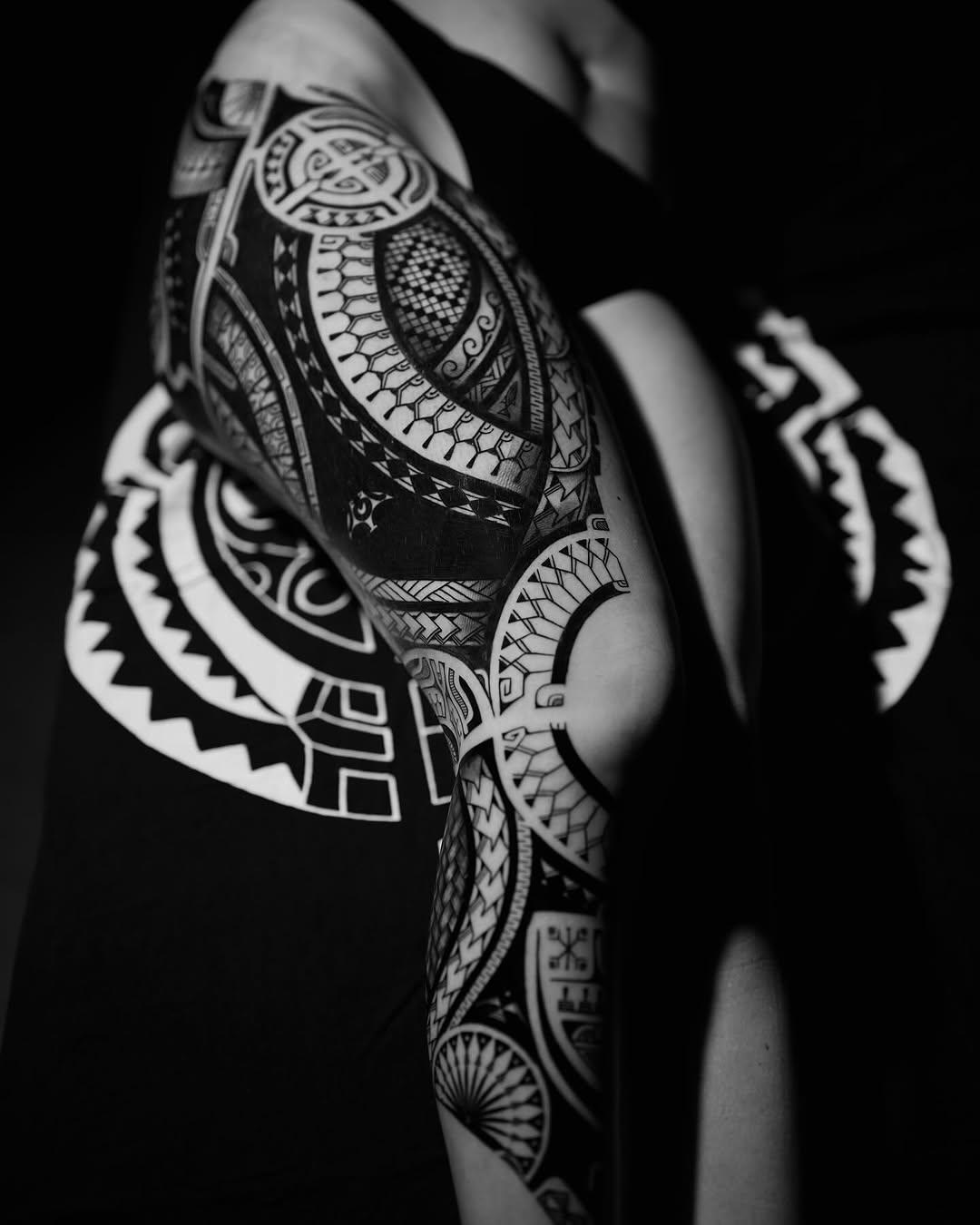 Tatouage Leg sleeve tatau féminin — moanatoa