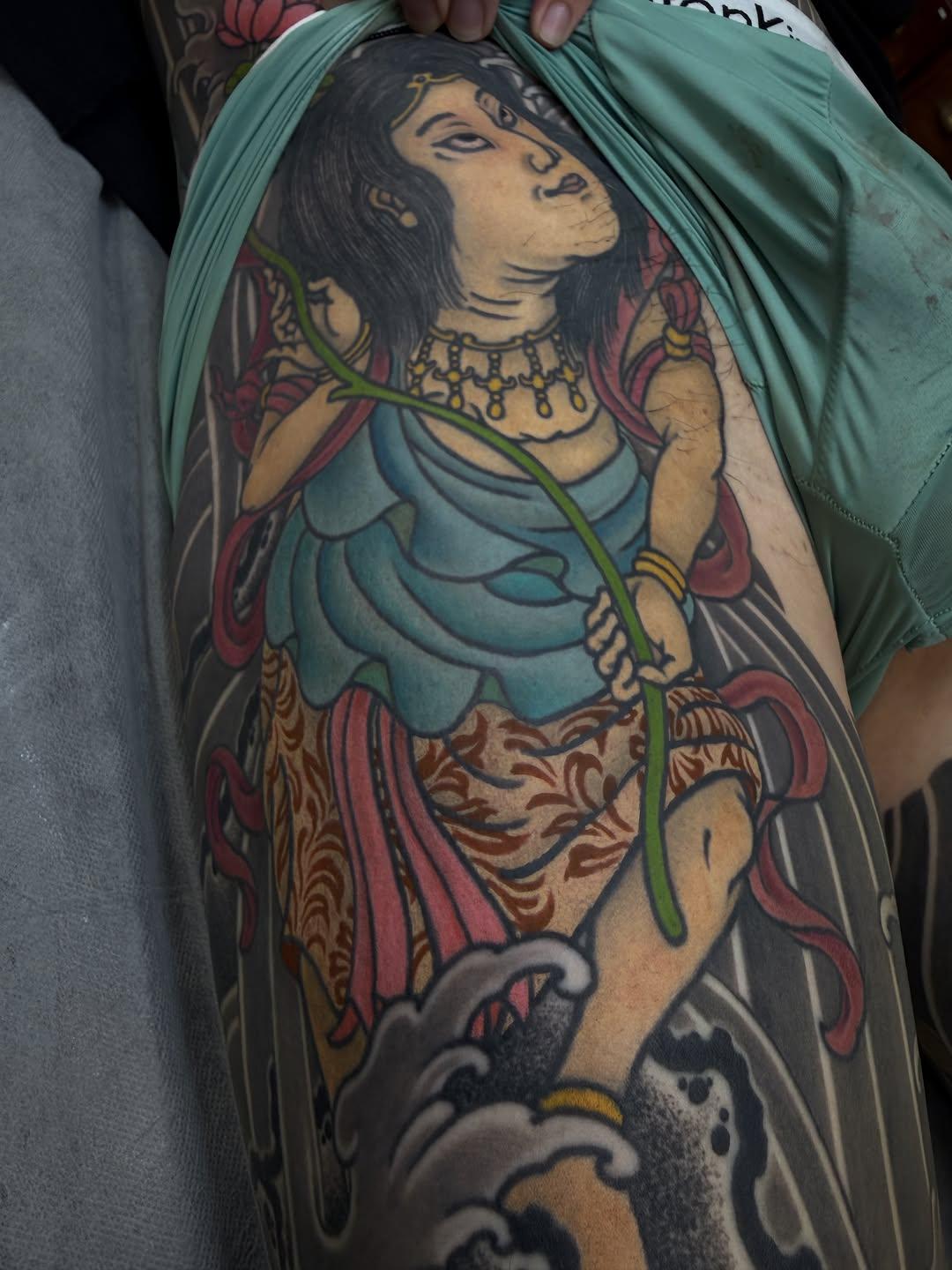 Tatouage Figure japonaise colorée — biglintattoo