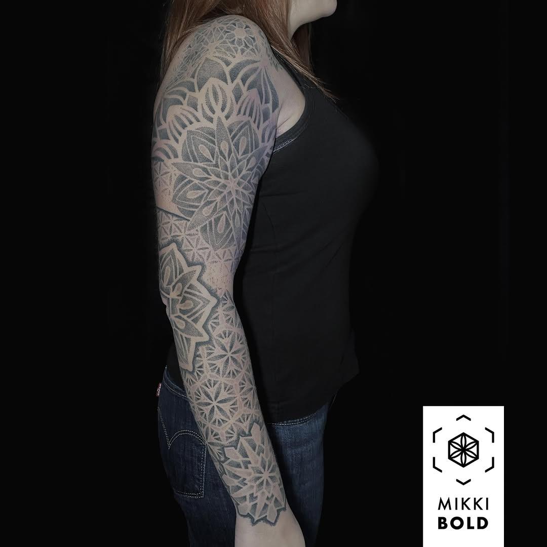 Tatouage Fleur mauve jambe — mikkibold