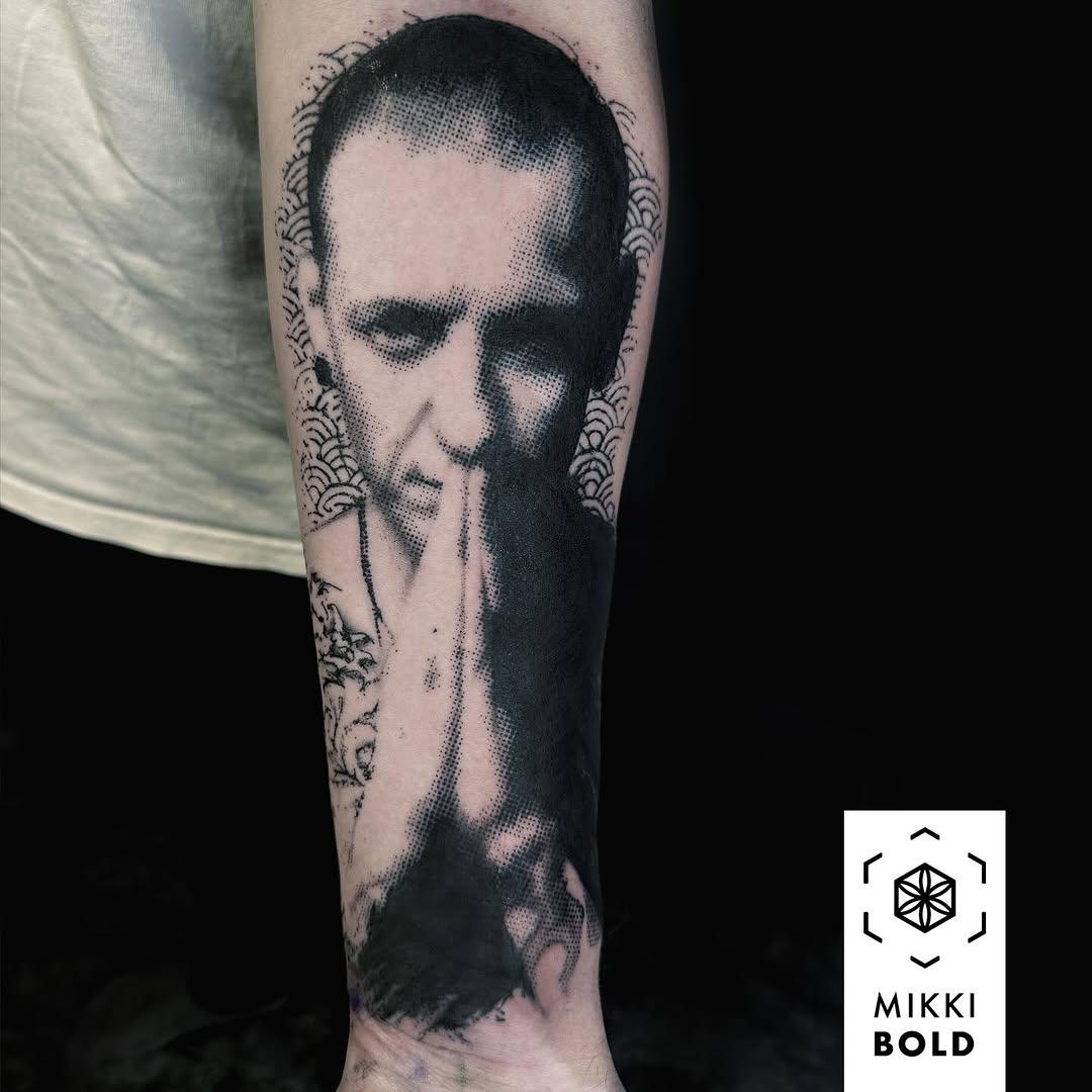 Tatouage Portrait Chester Bennington avant-bras — mikkibold
