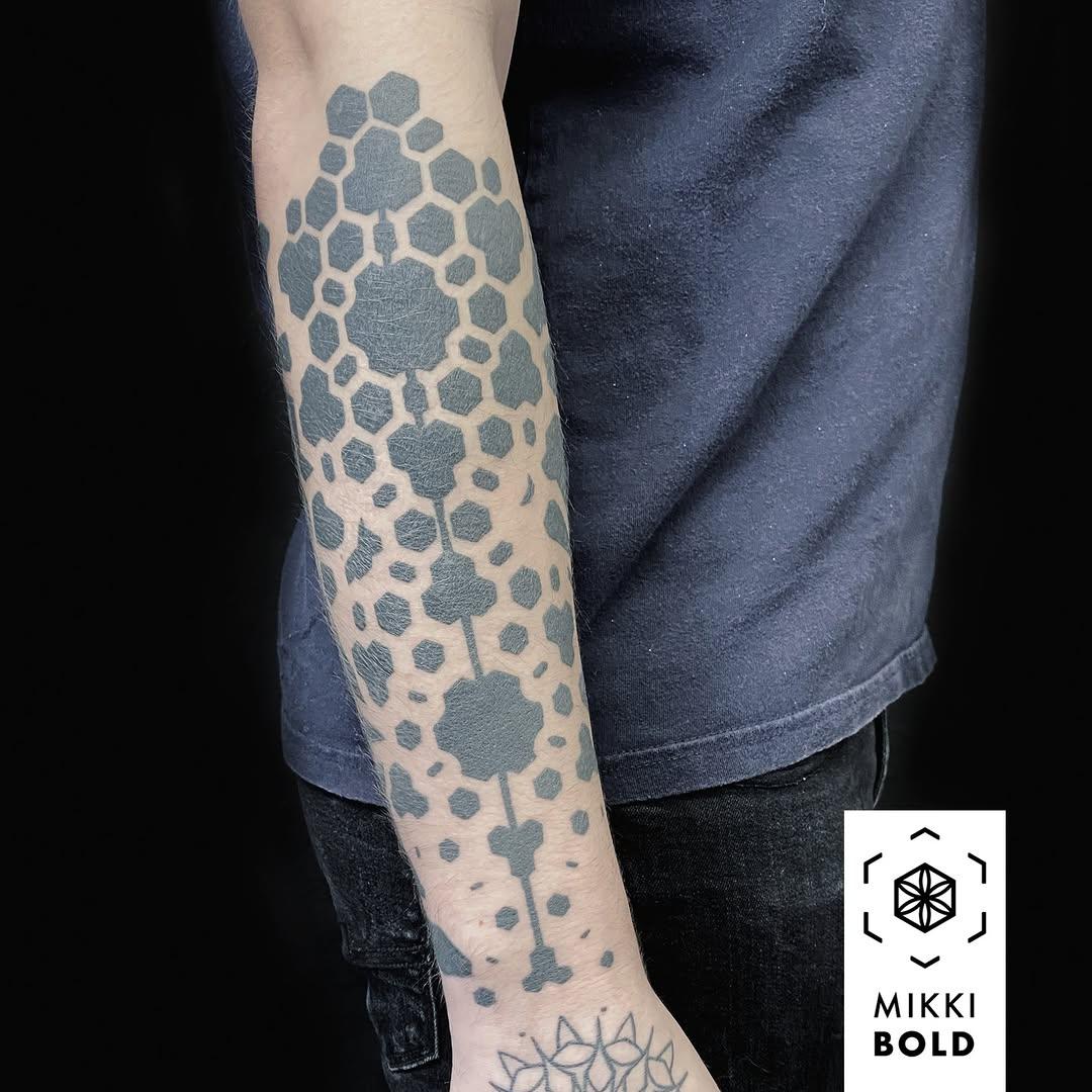 Tatouage Motif hexagonal avant-bras — mikkibold
