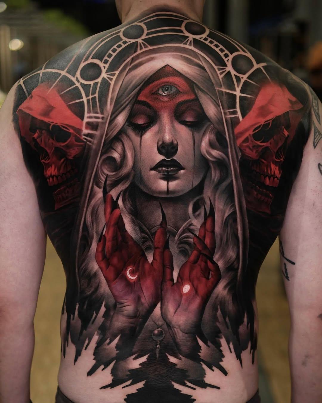 Tatouage Pièce au dos réaliste — michaeltaguet