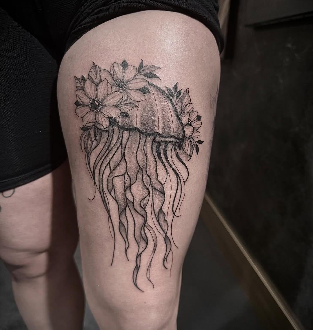 Tatouage Méduse bras — luciedck_ink