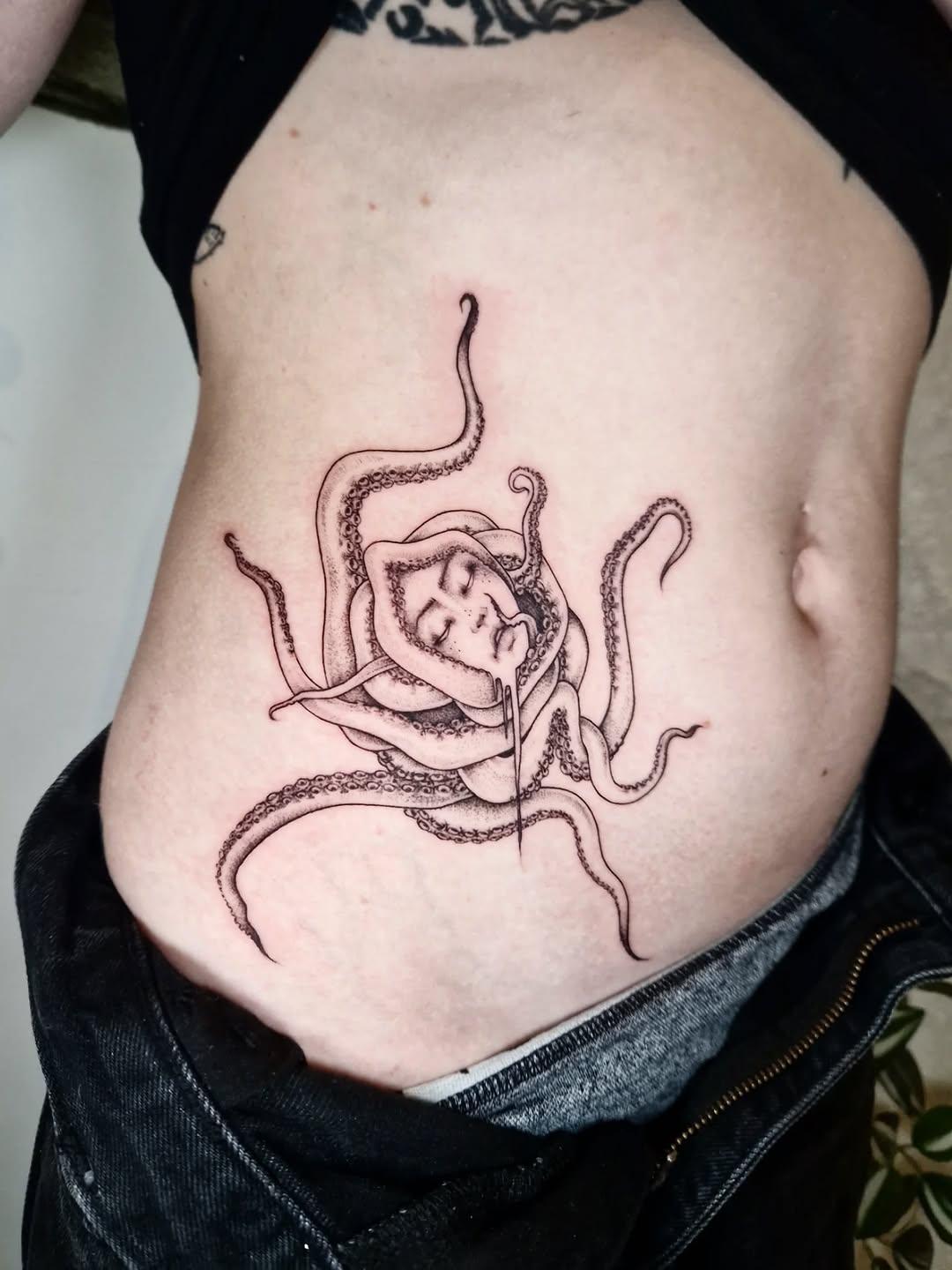 Tatouage Méduse et tentacules — lilou.adf