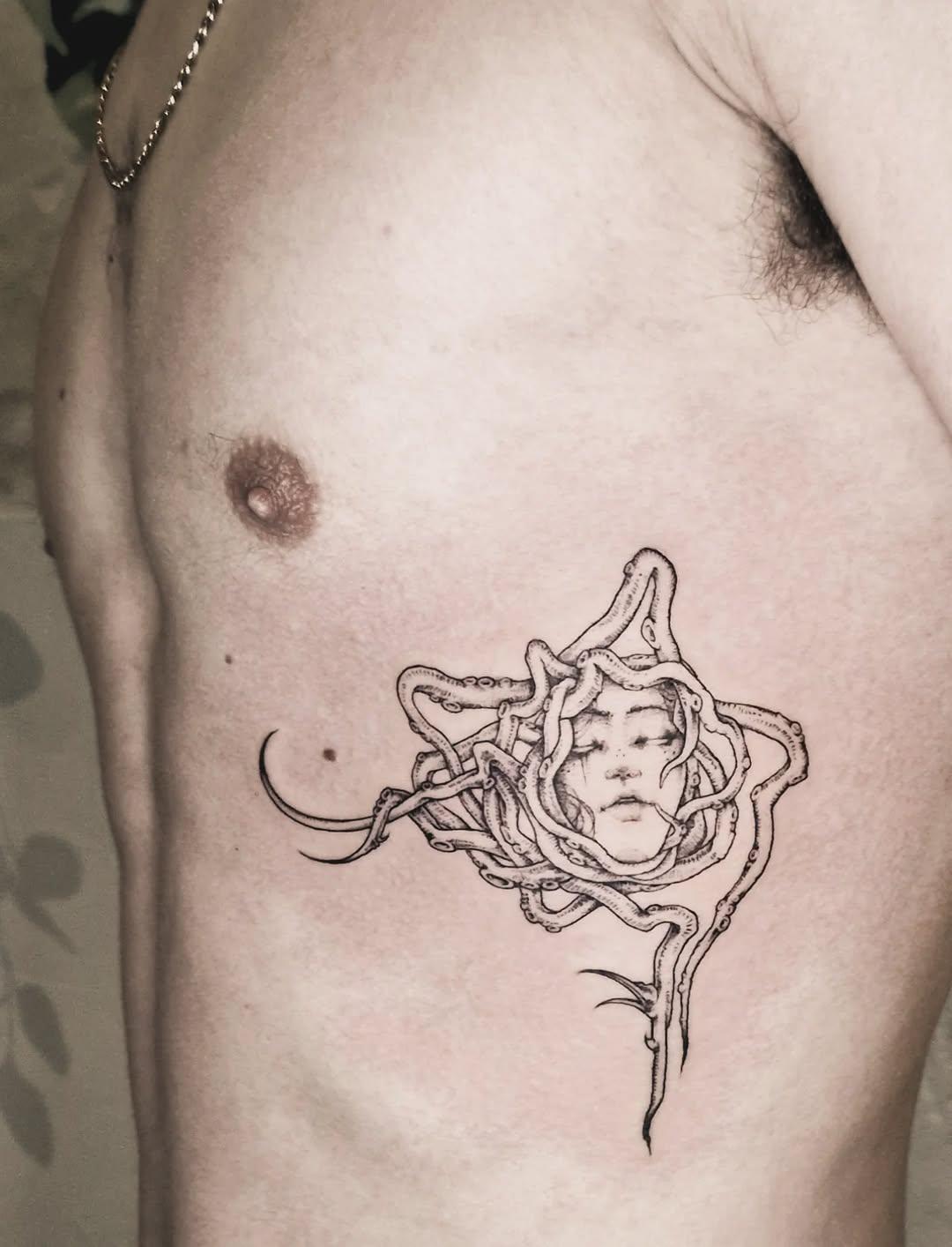 Tatouage Méduse et tentacules — lilou.adf