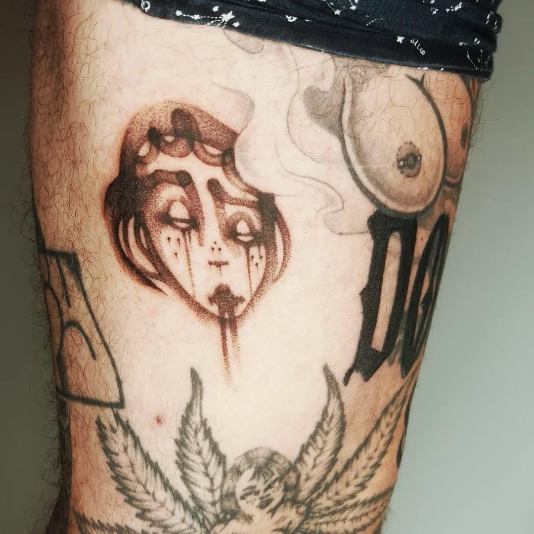 Tatouage Tête creepycute avec larmes — lilou.adf