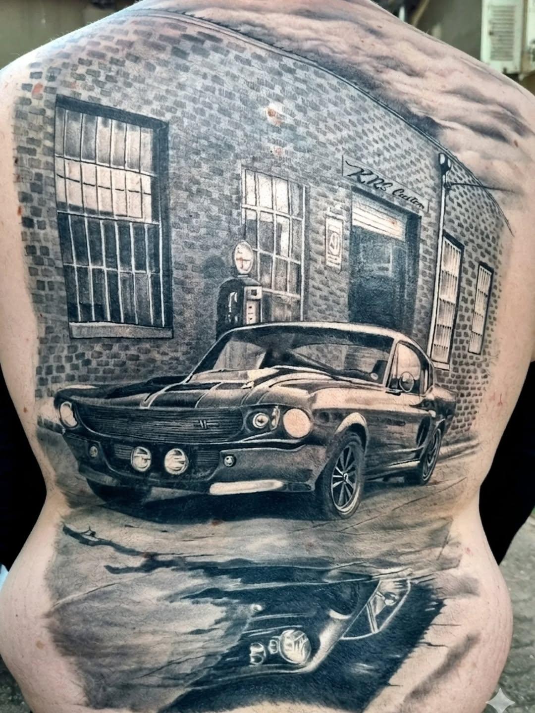 Tatouage Voiture réaliste - bâtiment — kriss_ink_inn_highway